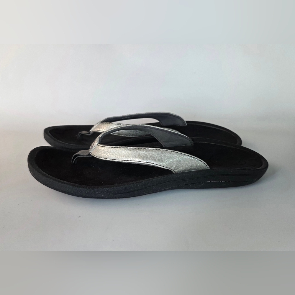 Olukai Kulapa Kai Silver Tone Women's Flip Flop Sandals Size 7